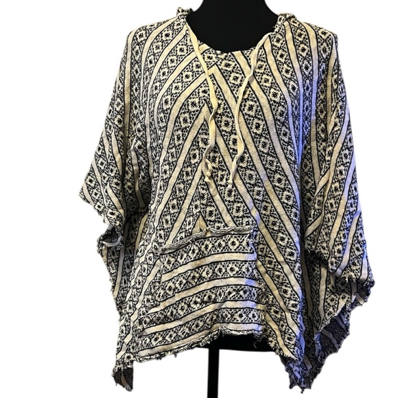 Elan Black and White Patterned Poncho - Picture 1 of 3